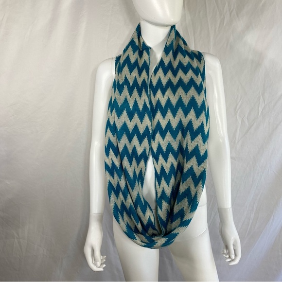 Jeongsook Oh Chevron Beige and Teal Soft Warm Infinity Snood Scarf - Picture 3 of 7